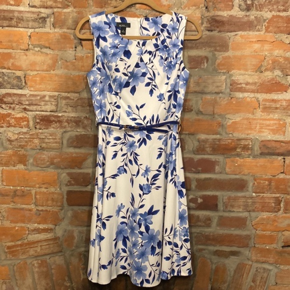 Alyx brand Floral dress in blue and white. Includes blue patent belt. Size 8